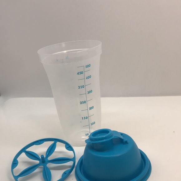 Tupperware Quick Shaker Blue Color - Picture 11 of 16